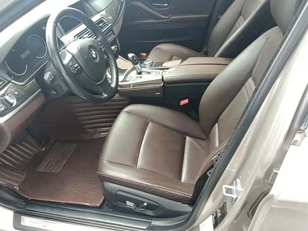 BMW 5 Series 2017 — фото 15