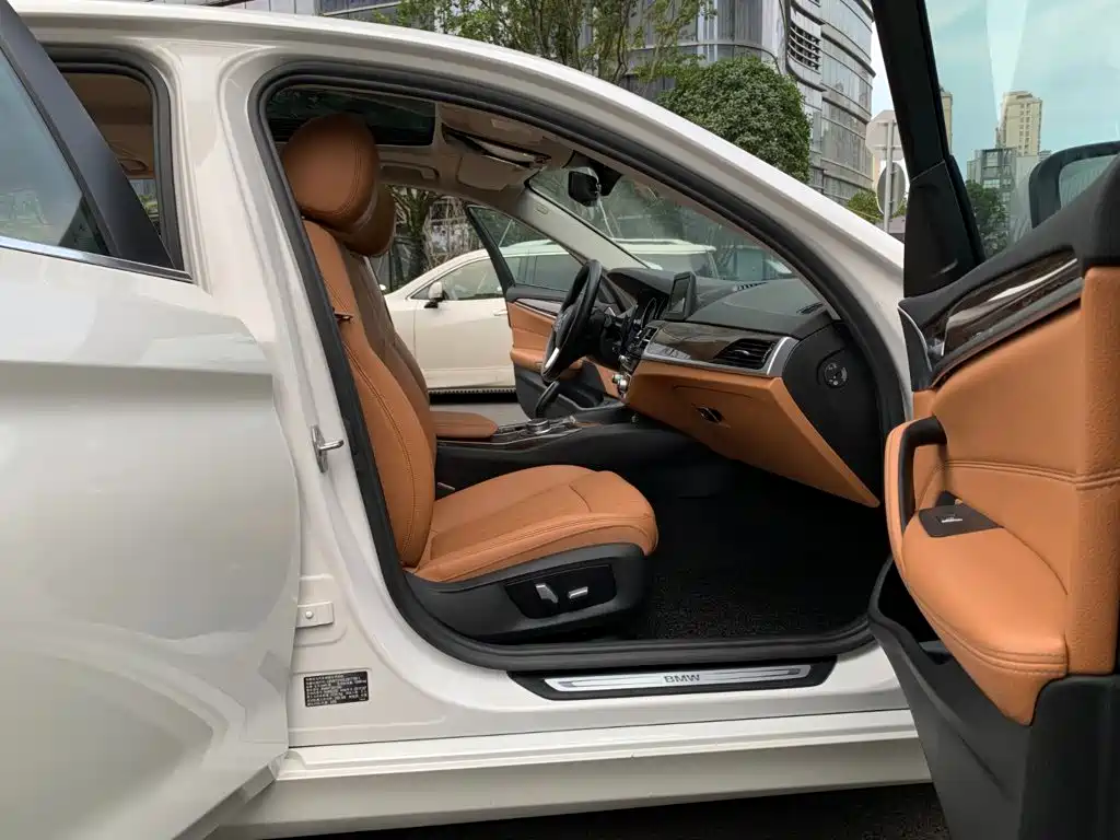 BMW 5 Series 2018 — фото 13
