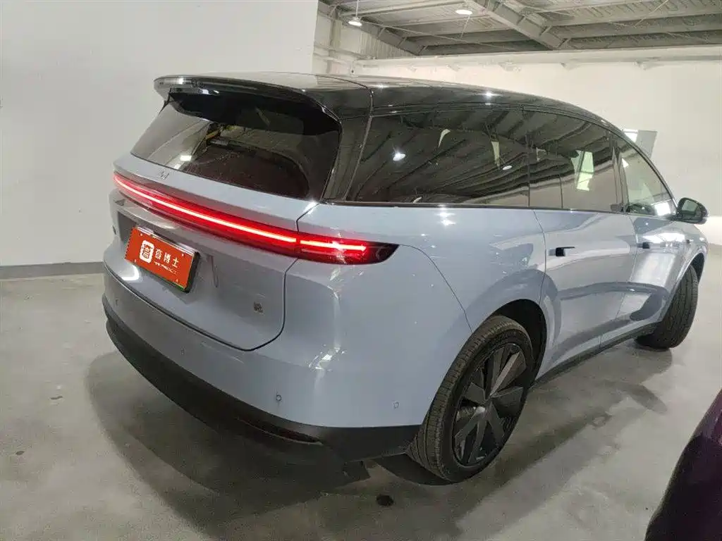 Li Auto i8 2025 — фото 3