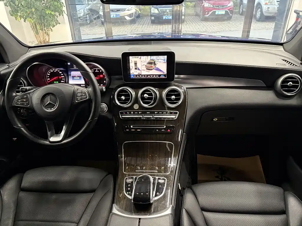 Mercedes-Benz GLC 2017 — фото 12