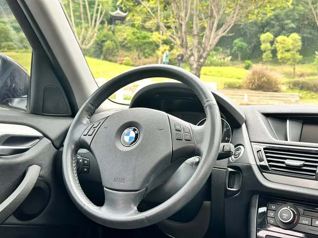 BMW X1 2014 — фото 24