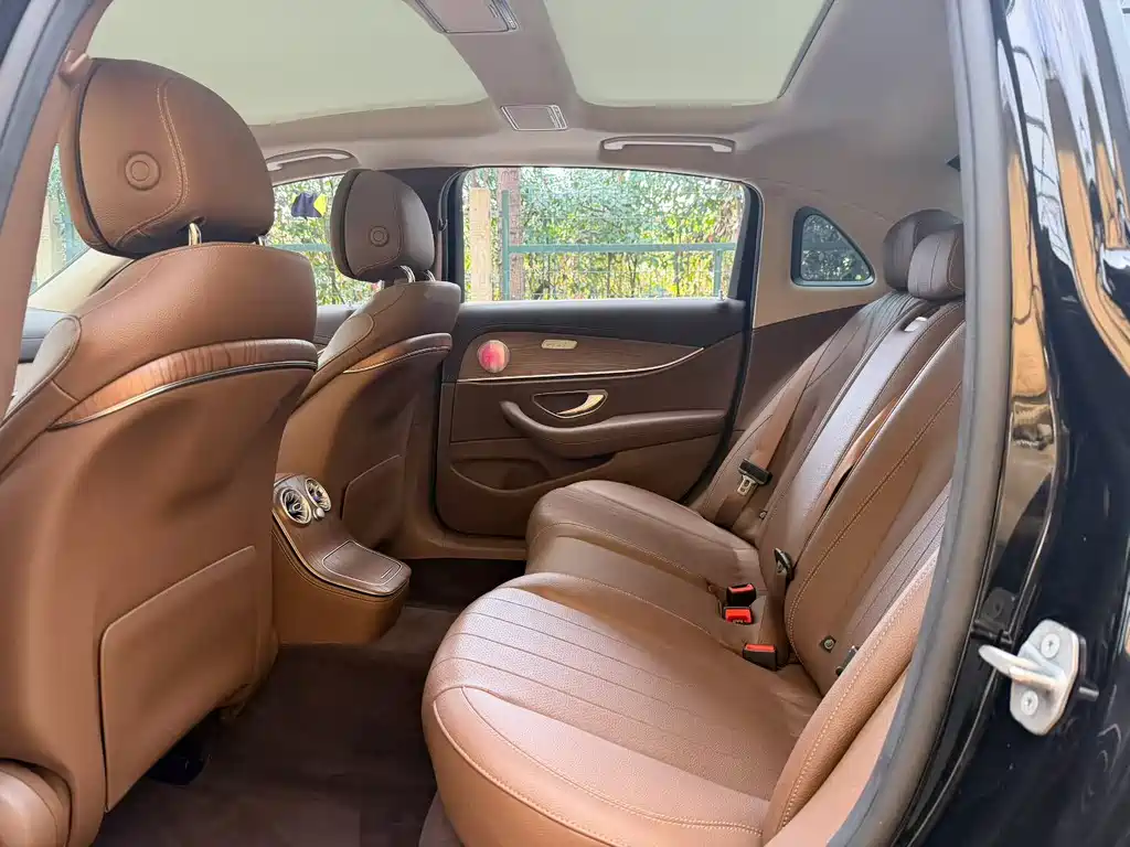 Mercedes-Benz E-Class 2022 — фото 17