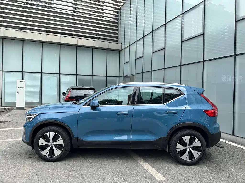 Volvo XC40 2024 — фото 5