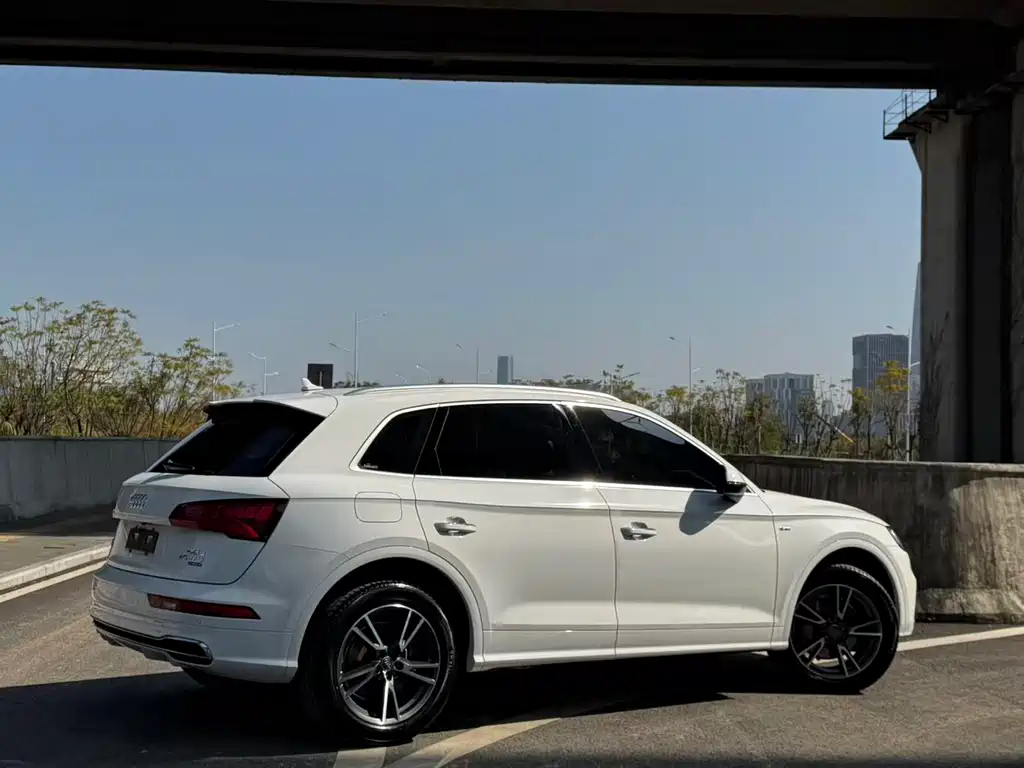 Audi Q5L 2018 — фото 9