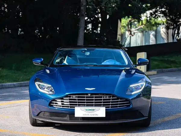 Aston Martin DB11 2022