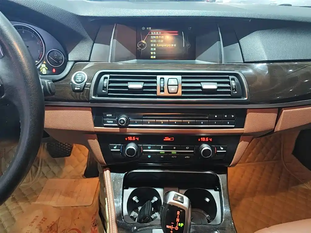 BMW 5 Series 2015 — фото 13