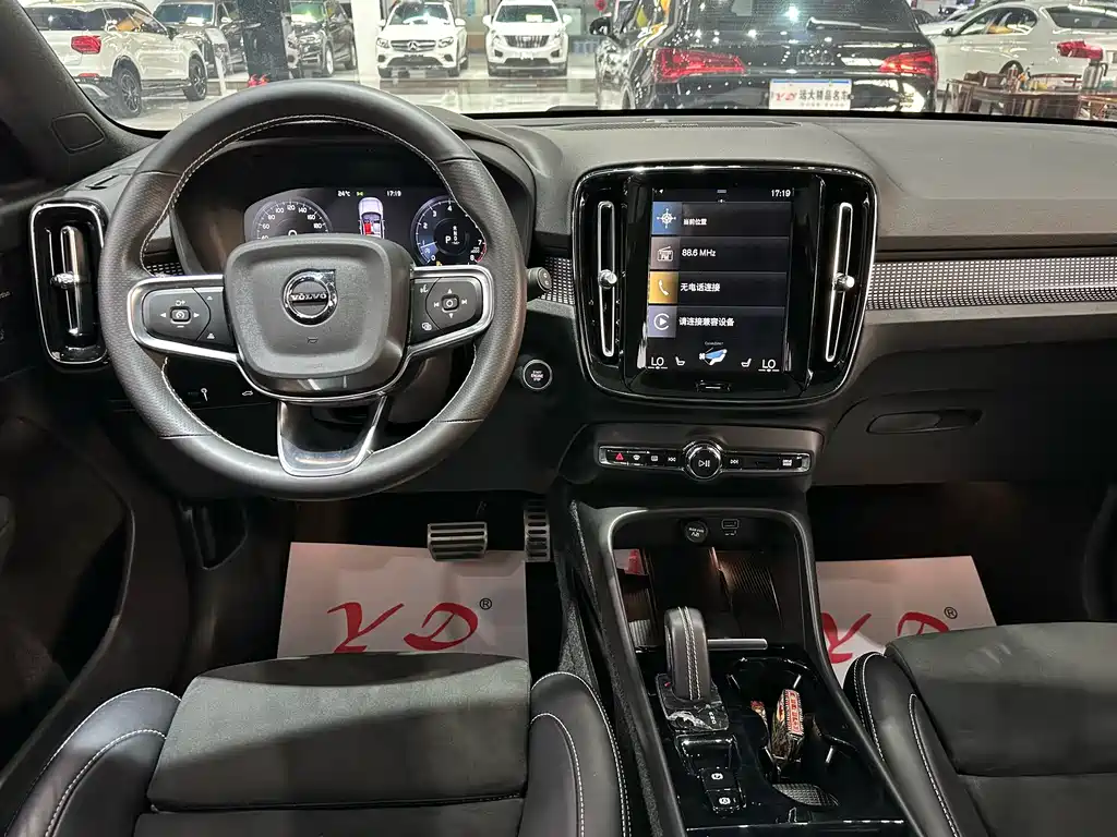 Volvo XC40 2020 — фото 10