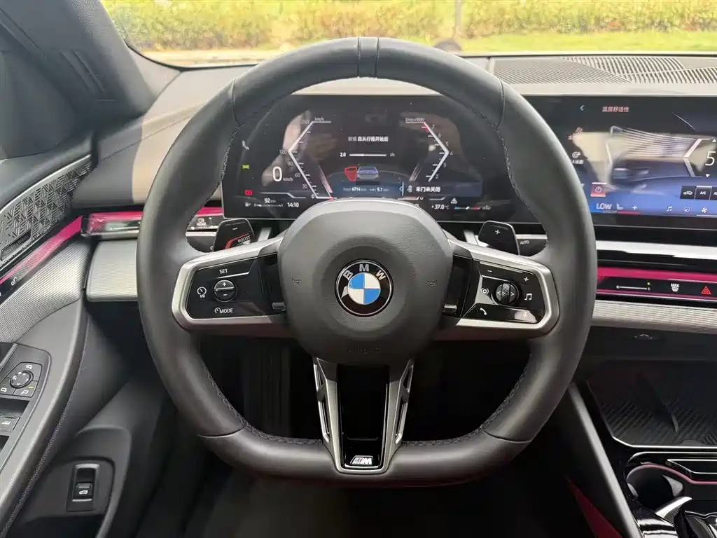 BMW 5 Series 2025 — фото 10