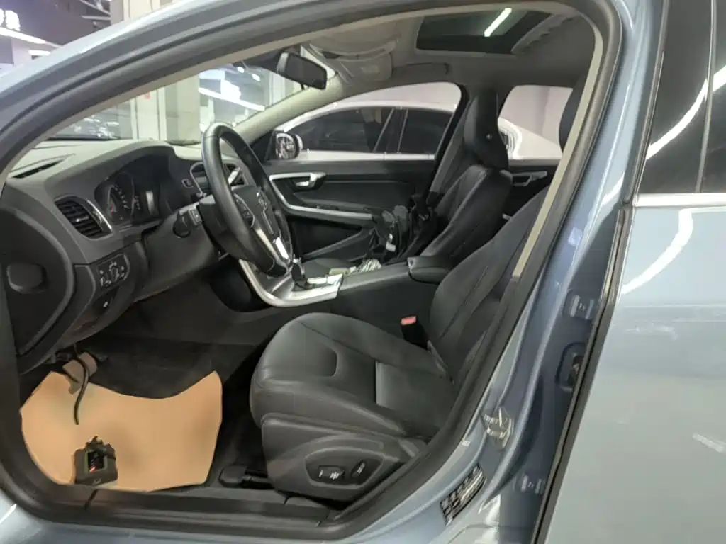 Volvo S60 2017 — фото 15