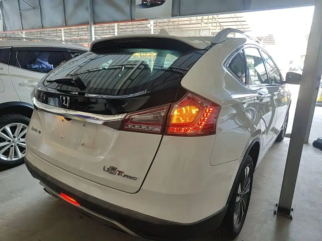 Luxgen U6 2015