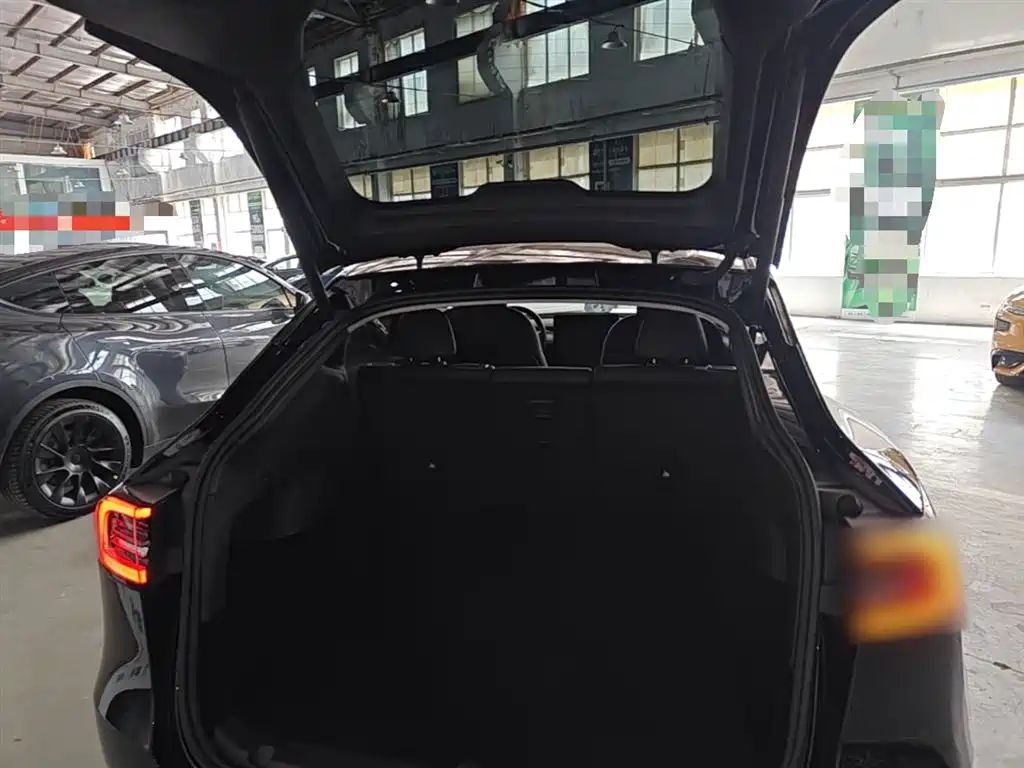 Tesla Model Y 2023 — фото 19