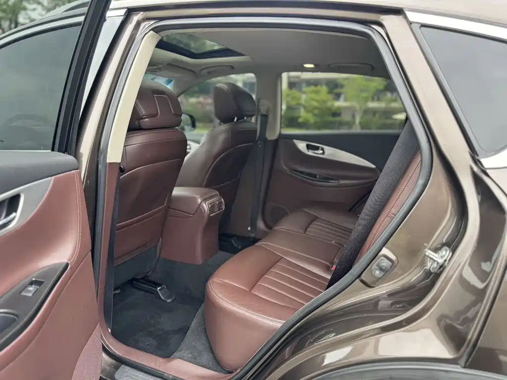 Infiniti QX50 2016 — фото 10