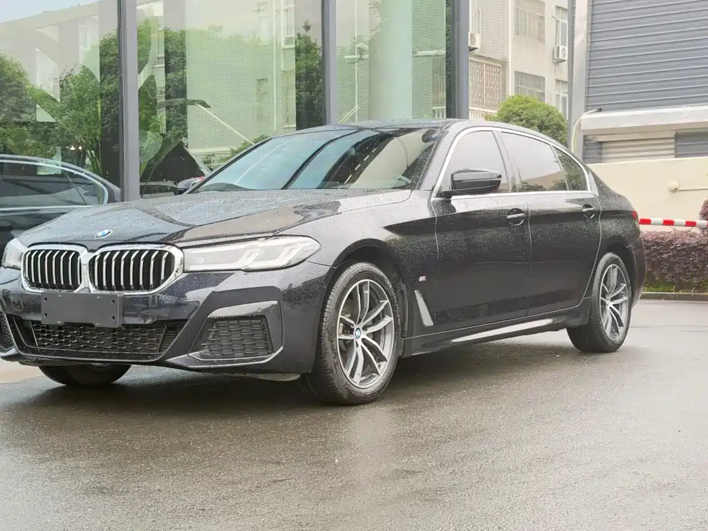 BMW 5 Series 2022 — фото 1