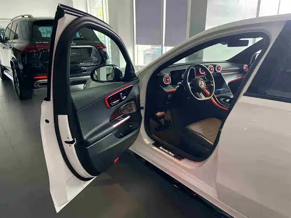 Mercedes-Benz C-Class 2024
