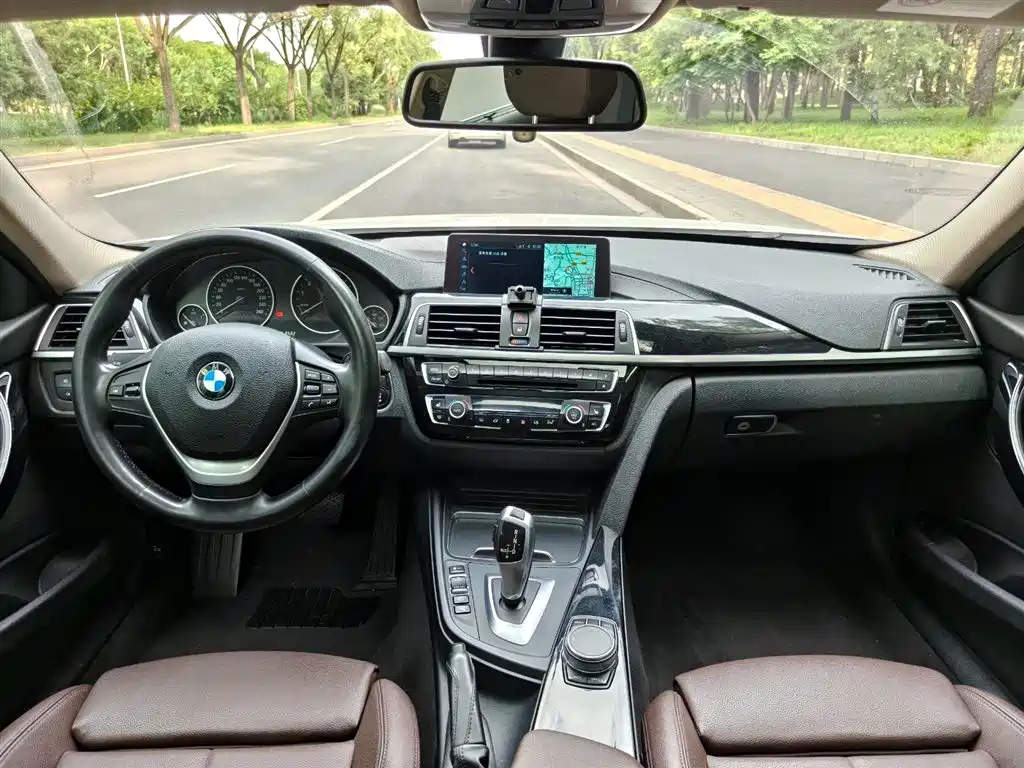 BMW 3 Series 2019 — фото 9