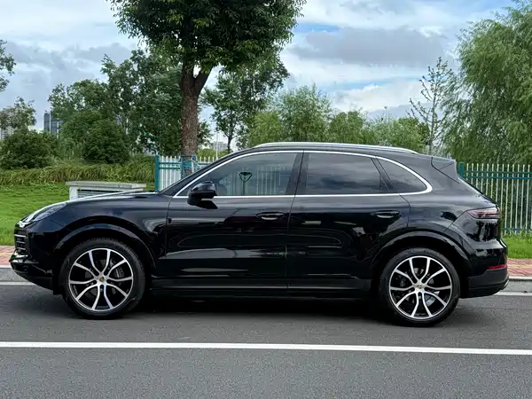 Porsche Cayenne 2022