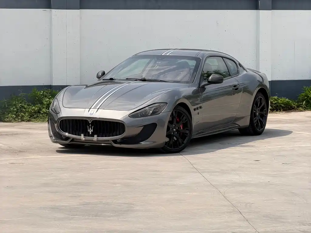 Maserati GranTurismo 2013 — фото 1