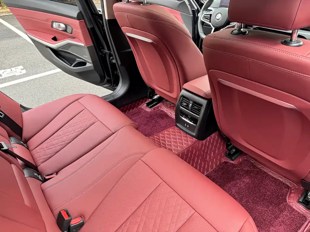 BMW 3 Series 2025 — фото 17