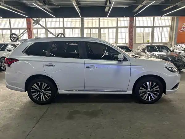 Mitsubishi Outlander 2021