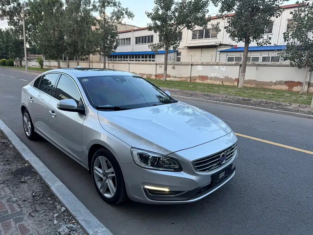 Volvo S60 2014 — фото 3