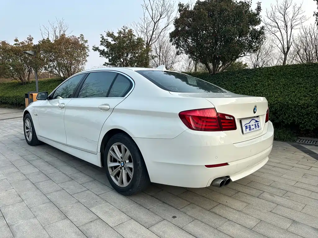 BMW 5 Series 2012 — фото 10