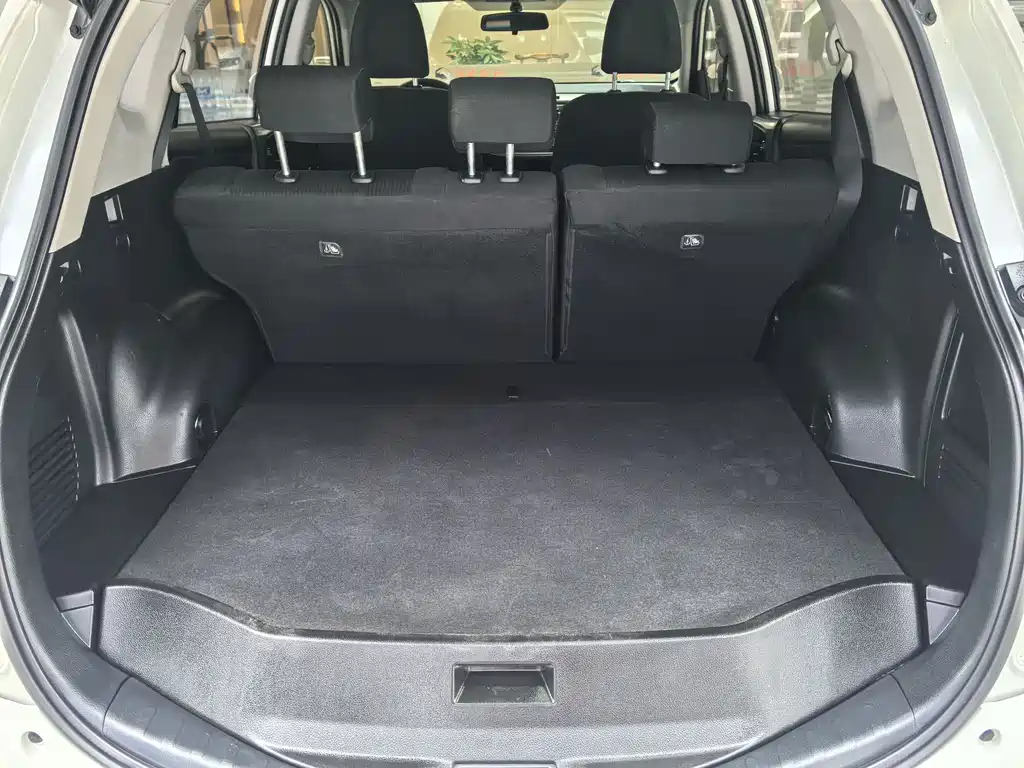 Toyota RAV4 2017 — фото 8