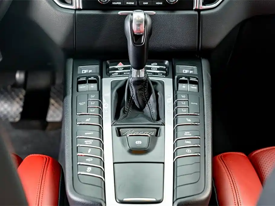 Porsche Macan 2018 — фото 13