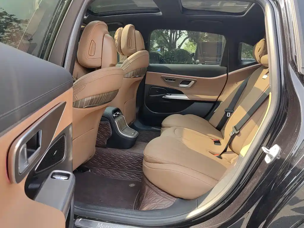 Mercedes-Benz E-Class 2025 — фото 11