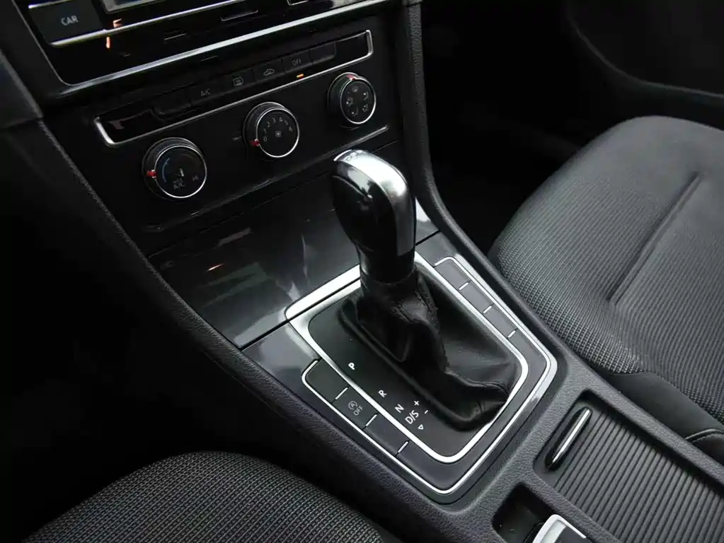 Volkswagen Golf 2018 — фото 10