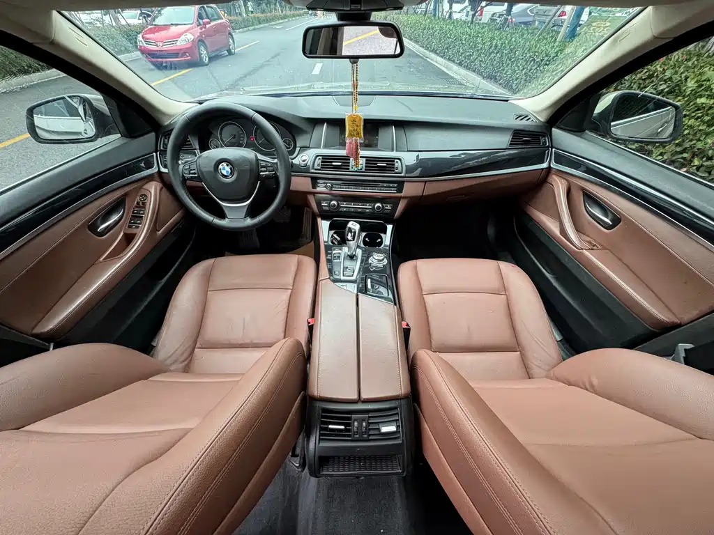 BMW 5 Series 2016 — фото 19