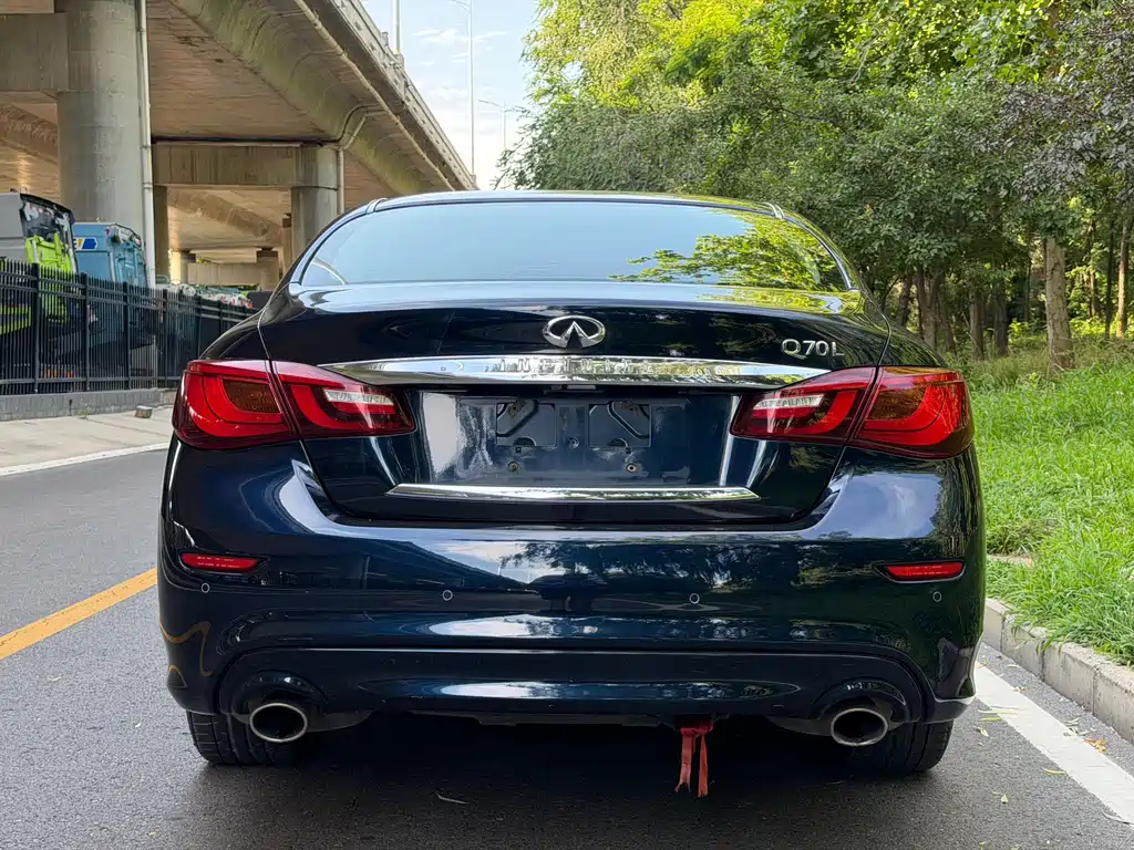Infiniti Q70 2015 — фото 17