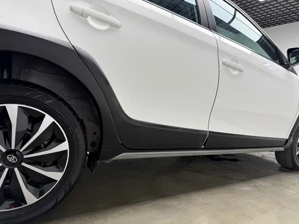 Toyota Yaris L 2023 — фото 25