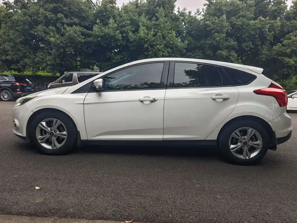 Ford Focus 2015 — фото 4