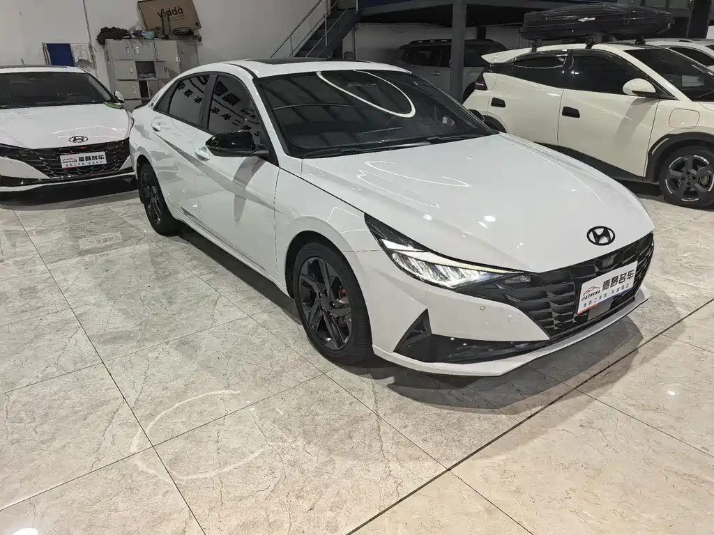 Hyundai Elantra 2023 — фото 16