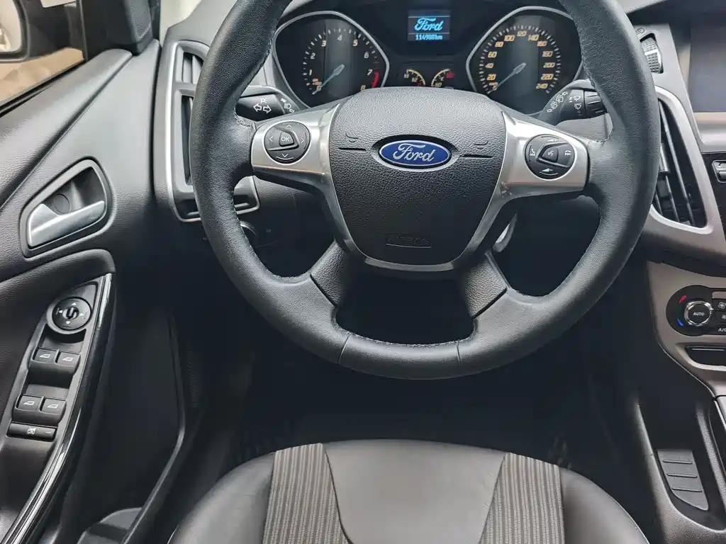 Ford Focus 2015 — фото 10