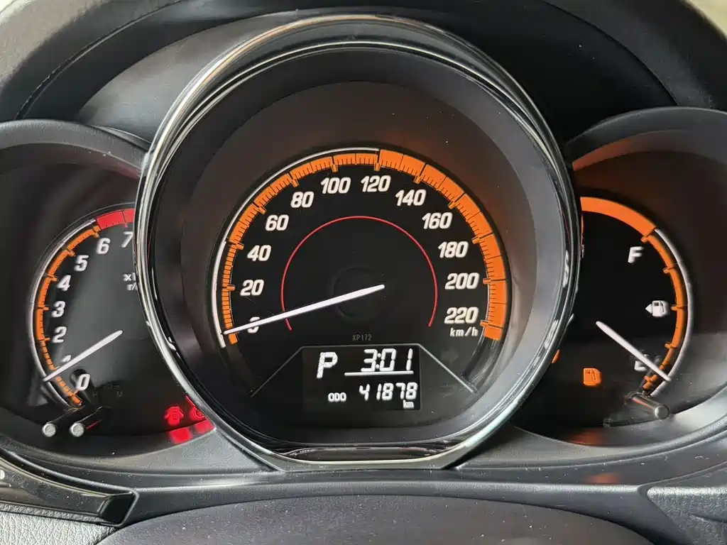 Toyota Yaris L 2022 — фото 10