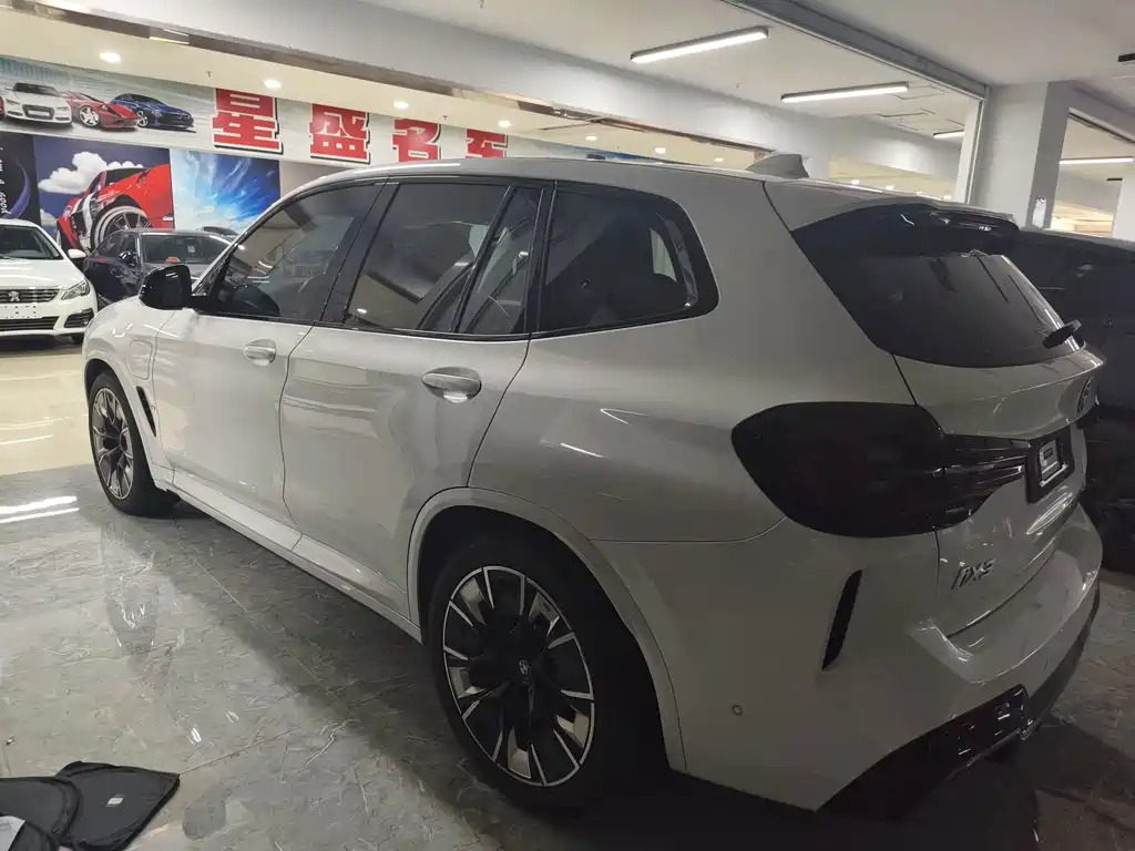 BMW iX3 2023 — фото 16