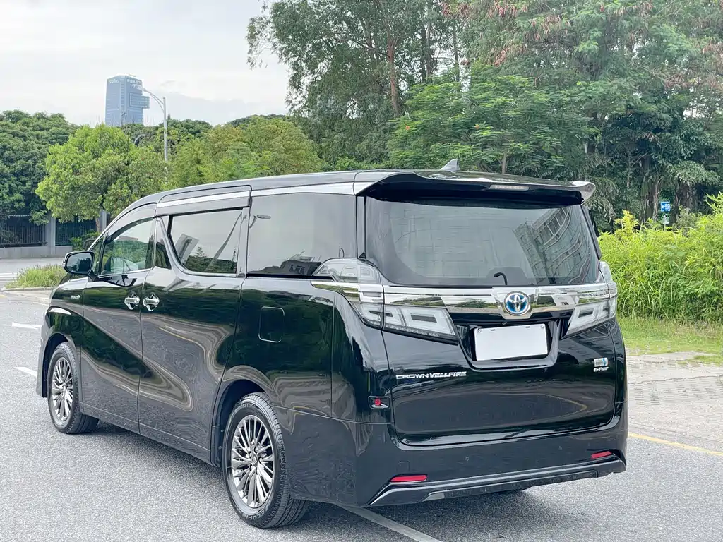 Toyota Vellfire 2022 — фото 10