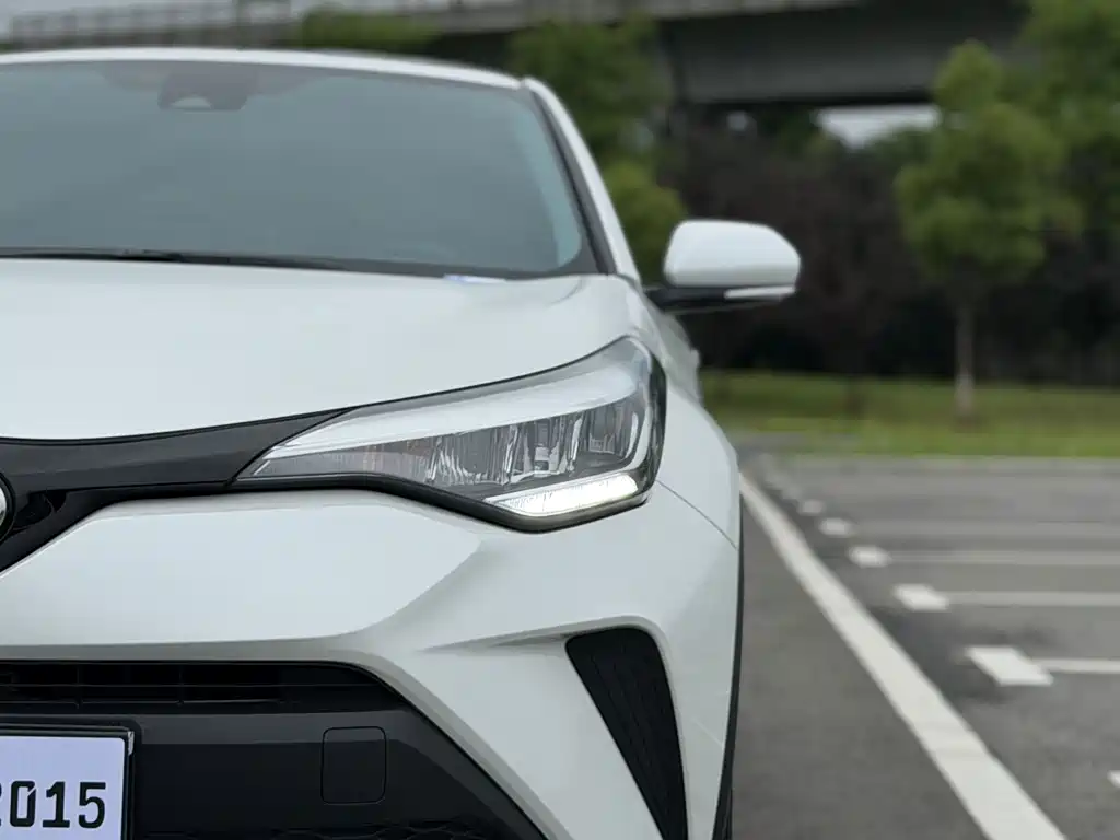 Toyota C-HR 2023 — фото 22