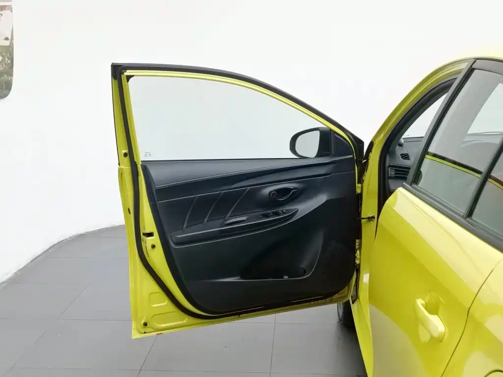 Toyota Yaris L 2016 — фото 8