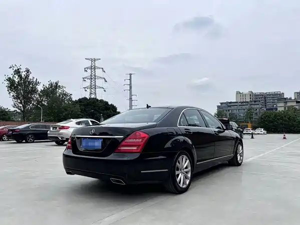 Mercedes-Benz S-Class 2011
