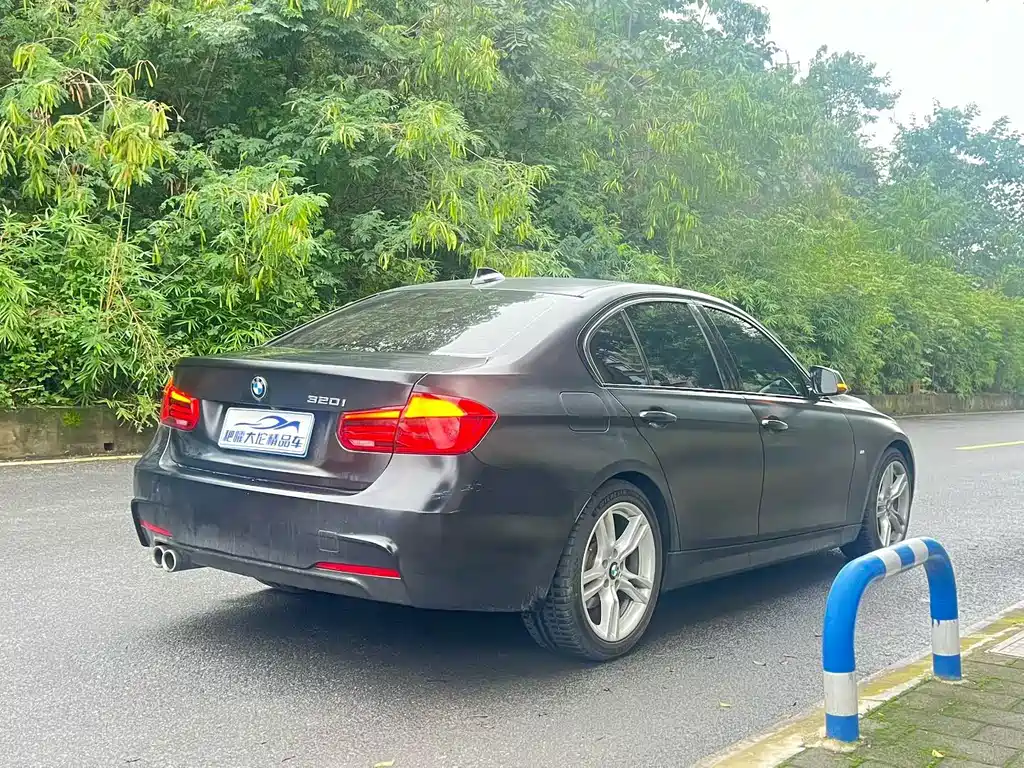 BMW 3 Series 2018 — фото 12