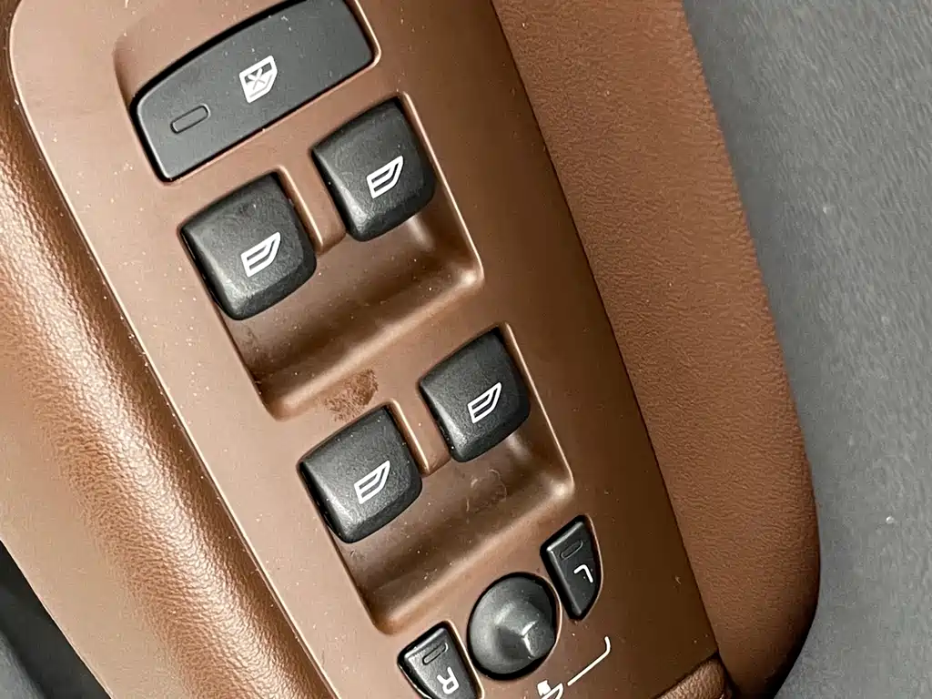 Volvo XC60 2022 — фото 21