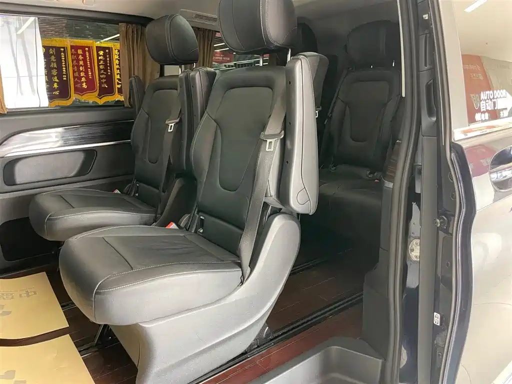 Mercedes-Benz V-Class 2018 — фото 13