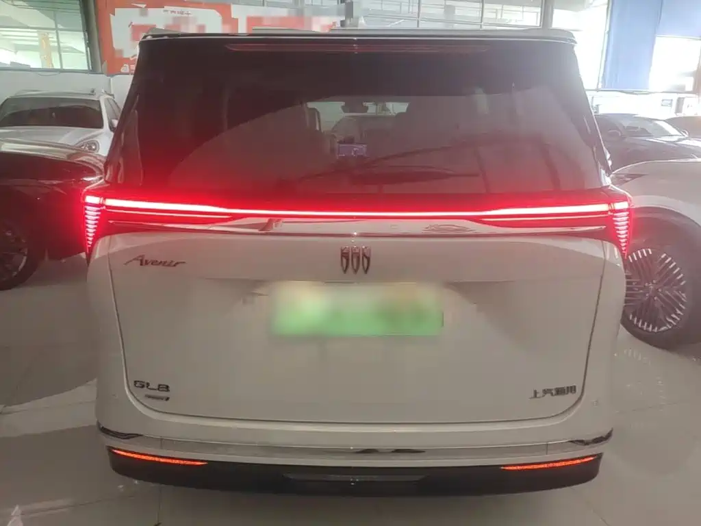 Buick GL8 Hybrid 2025