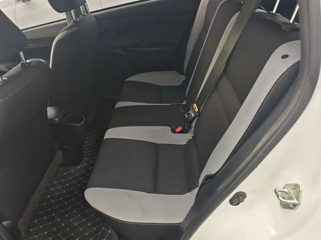 Toyota Yaris L 2020 — фото 17