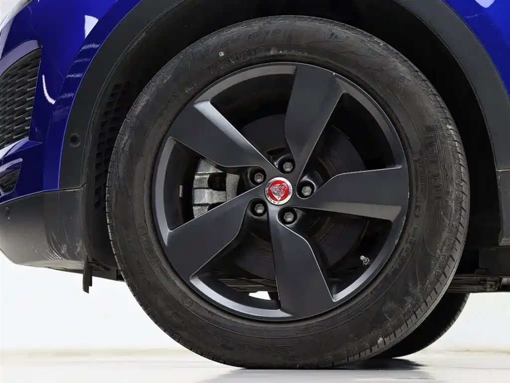 Jaguar E-PACE 2021 — фото 27