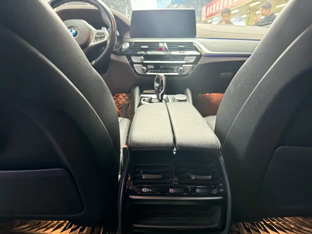 BMW 5 Series 2020 — фото 9