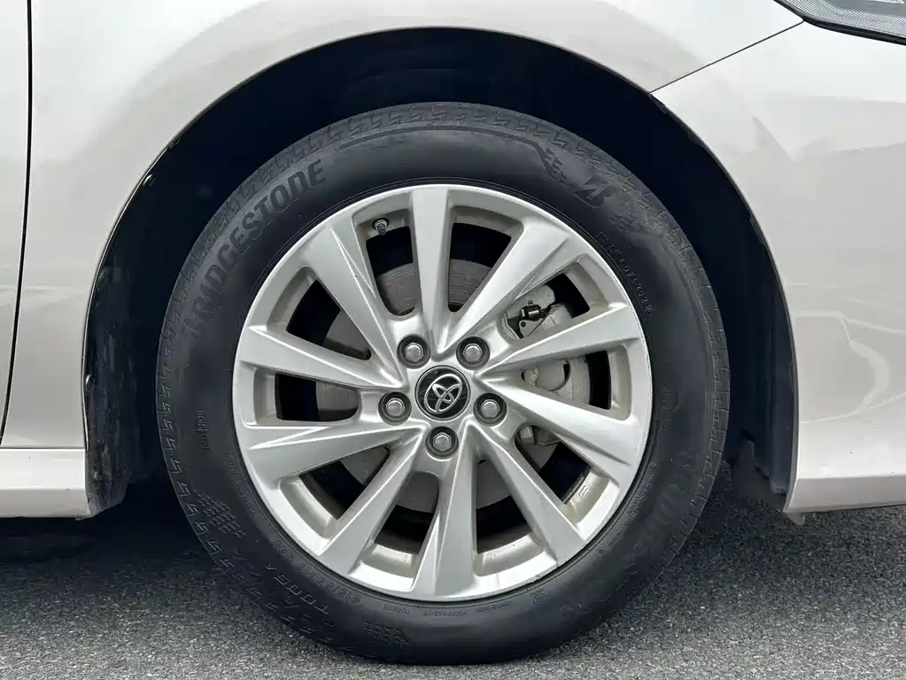 Toyota Camry 2021 — фото 18