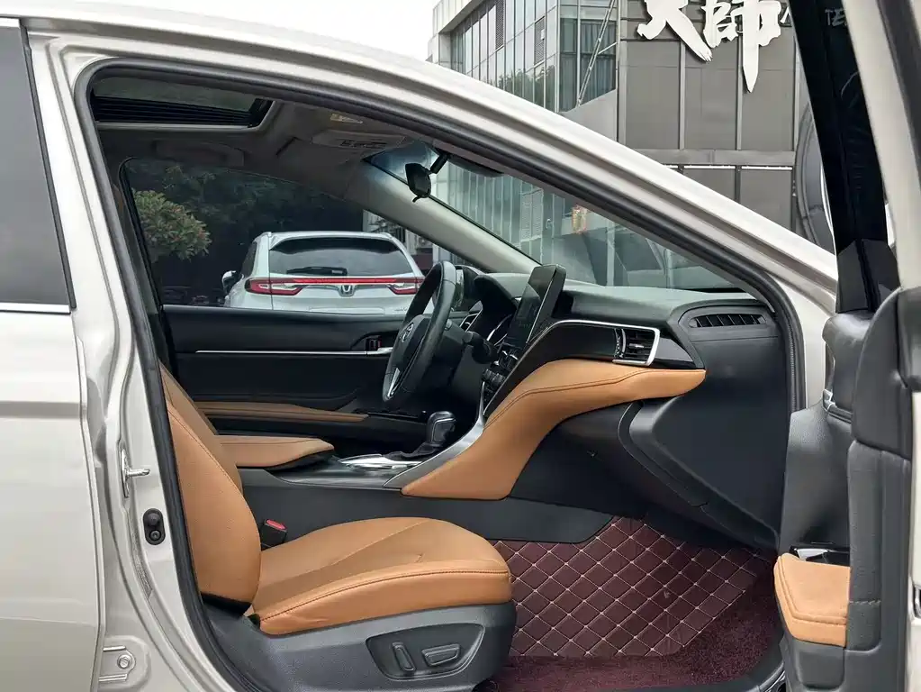 Toyota Camry 2021 — фото 11